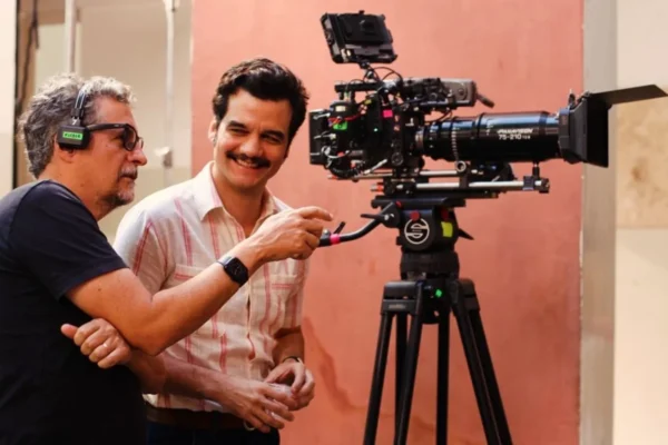 Wagner Moura E Kleber Mendonca Junior Nos Bastidores De O Agente Secreto