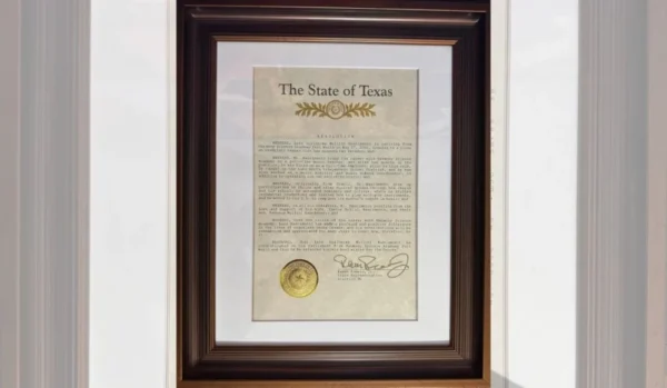 Homenagem Do Texas Recebida Pelo Professor Luiz Mullini Nascimento 1000x582 2