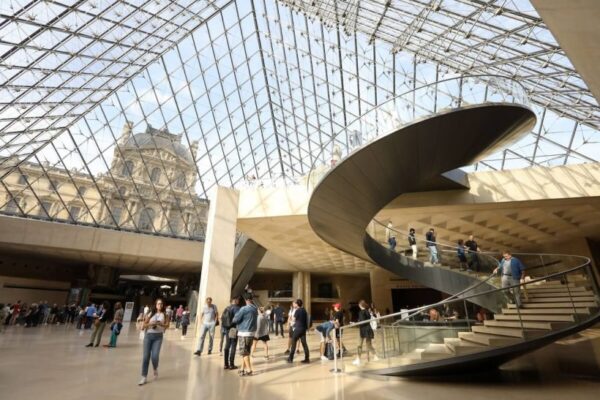 Museu Do Louvre Piramide 2 820x547 1