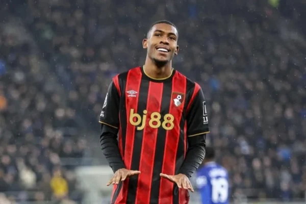 Rayan Bournemouth Vasco Treinador Elogia