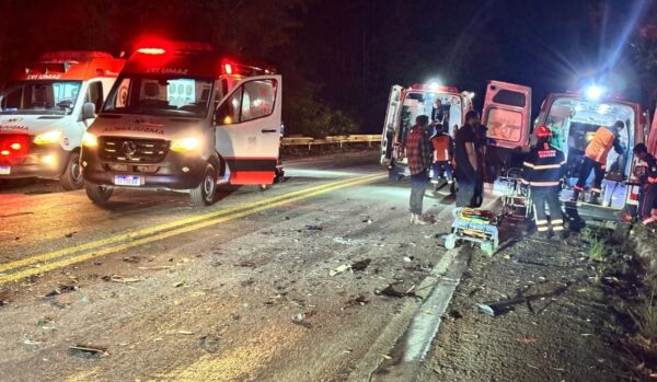 Acidente Entre Ambulancia Do Samu E Carro Deixa Seis Feridos Na Br 262
