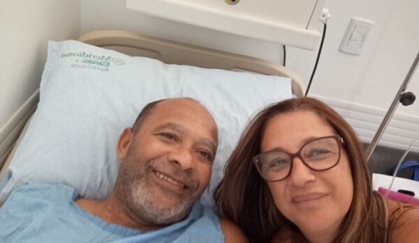 Casal Durante Uma Das Internacoes De Joaldo