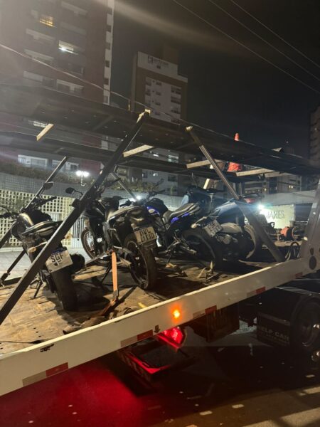 Motos